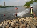 Kleine Yacht abgebrannt Koeln Hoehe Zoobruecke Rheinpark P133